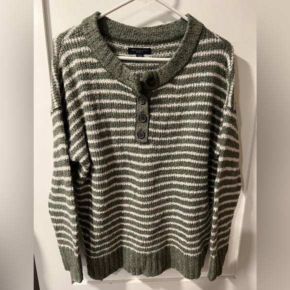 American Eagle “jagging fit” sweater, women’s medium, greens d off-white - Picture 2 of 4